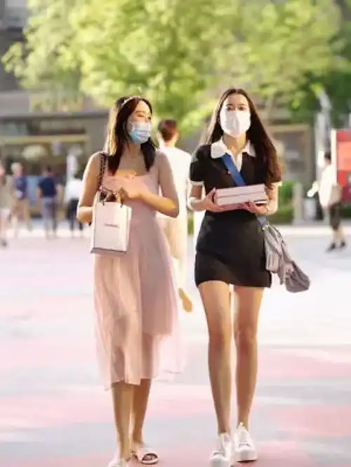 街拍大长腿闺蜜搭配展示搭配美女街拍美女高跟鞋气质美女