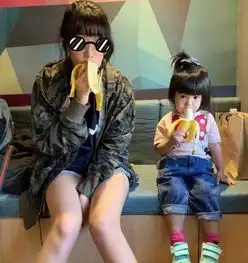 贾静雯母女四人合影曝光,梧桐妹颜值越来越高