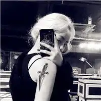 qq头像女生黑白