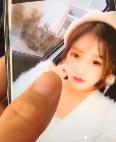 网恋了三个月的女友,见到真人了,网友美颜都显得多余