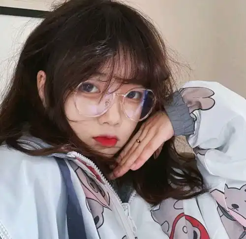 可爱女头朋友圈文案有幸被爱,无畏山海