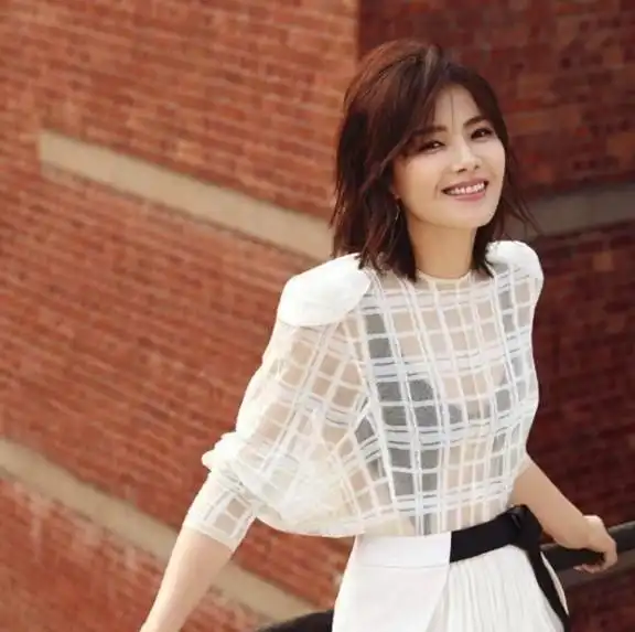 40的刘涛还真敢穿,硬挤一身高中生校服,紧绷又显腿粗