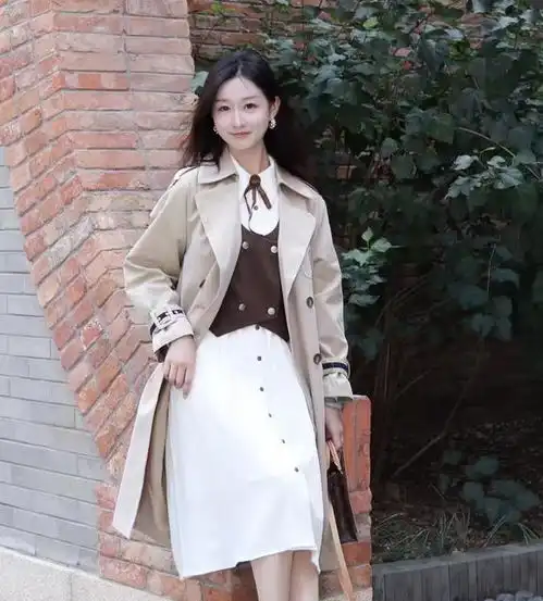 今秋流行的半身裙穿搭方法,优雅又气质,连背影都迷人