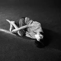 女人伤感黑白背影头像欧