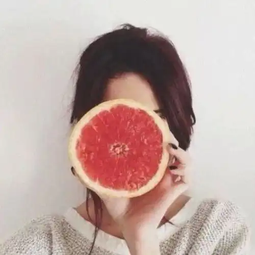 女生头像阳光干净正面醒