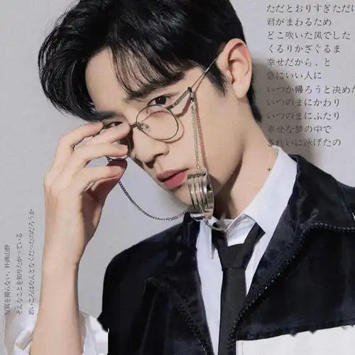 肖战又代言眼镜新造型太苏了,16个眼镜造型帅极了