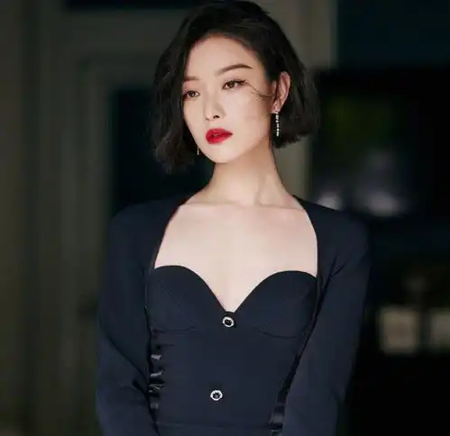 方脸女性适合什么样的发型