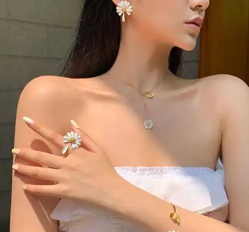 高级感vs廉价感女生穿搭不注意这些细节,很显土气