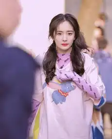 一件t恤的40种穿法,让你轻松美爆整个春夏