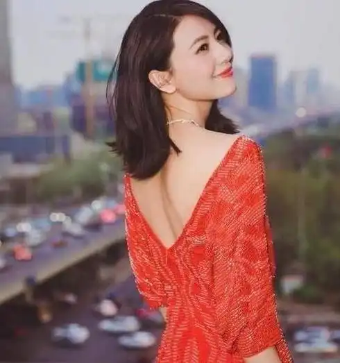 清嘴女孩高圆圆异性眼中的大众情人,甜美清纯,渴望做白领