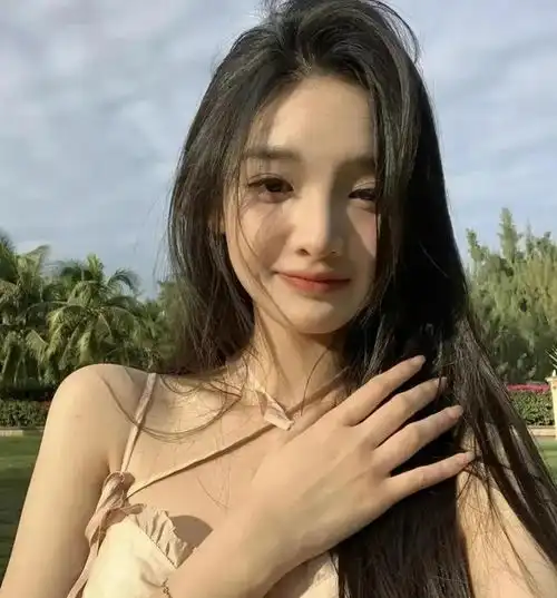 王思聪被曝同时交往两个女朋友,左拥右抱很潇洒,女孩长得很漂亮