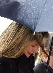 遇过渣男离过婚,做过战地记者,最后归宿王妃