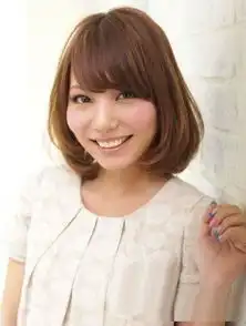 圆脸可爱女生留什么短发好看长度要刚到下巴的.