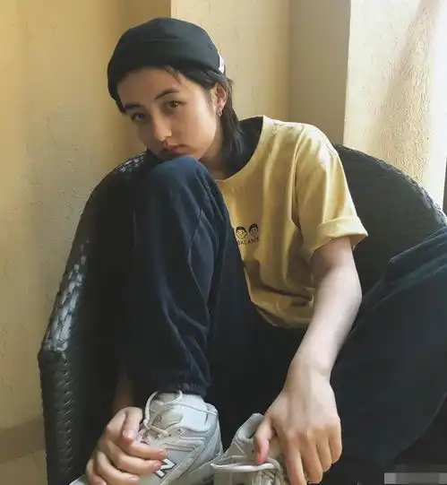 黑粉王俊凯王源光膀子,张子枫哭,吴磊女装,关晓彤超短裙芭比