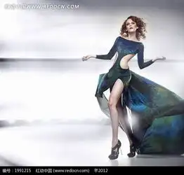 走秀的美女模特图片