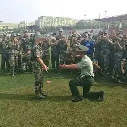 青岛理工大学军训教官向大一女生表白军队校方调查