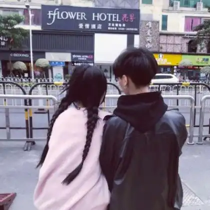 情侣头像唯美,你的心只给我一人我会好好守护它