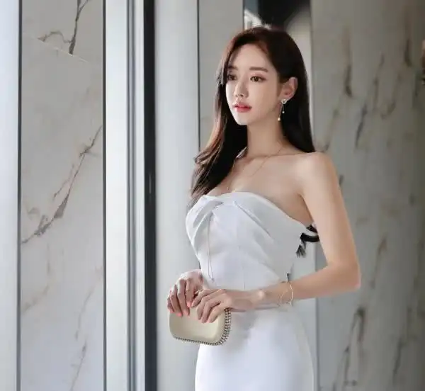 快进来看看女神孙允珠时尚露肩连衣裙的高挑性感女生写真集