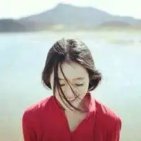 清茶微抿