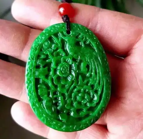 女佛头像满绿翡翠