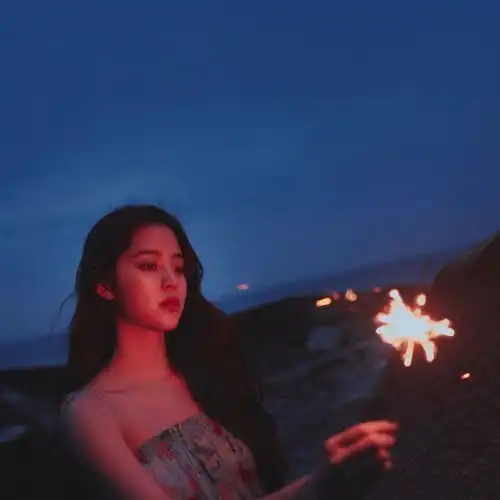 小女生的裙子该怎么搭配看欧阳娜娜的穿搭就知道了,满满清新风