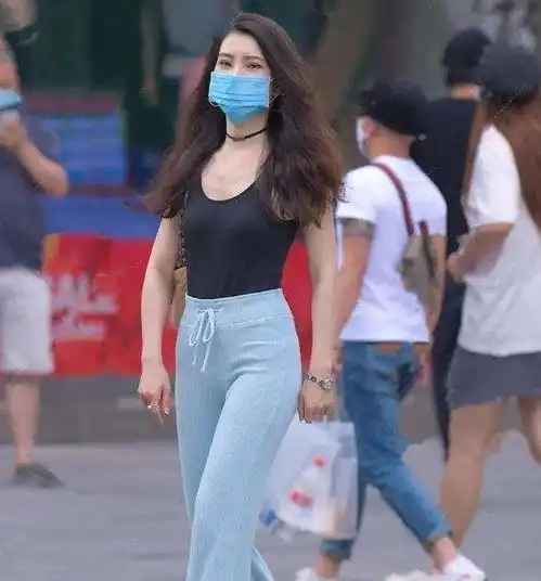 时尚成熟的打底裤穿搭年轻有气质,分外展示时髦气质,时尚新颖
