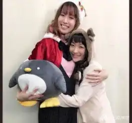 日本女声优齐晒圣诞装小姐姐卖萌不忘大秀身材