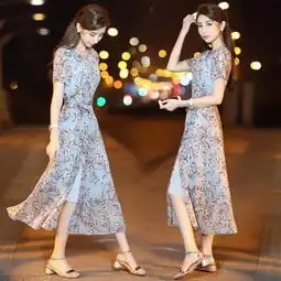 最近整个时尚圈都中了这条高腰裙的毒