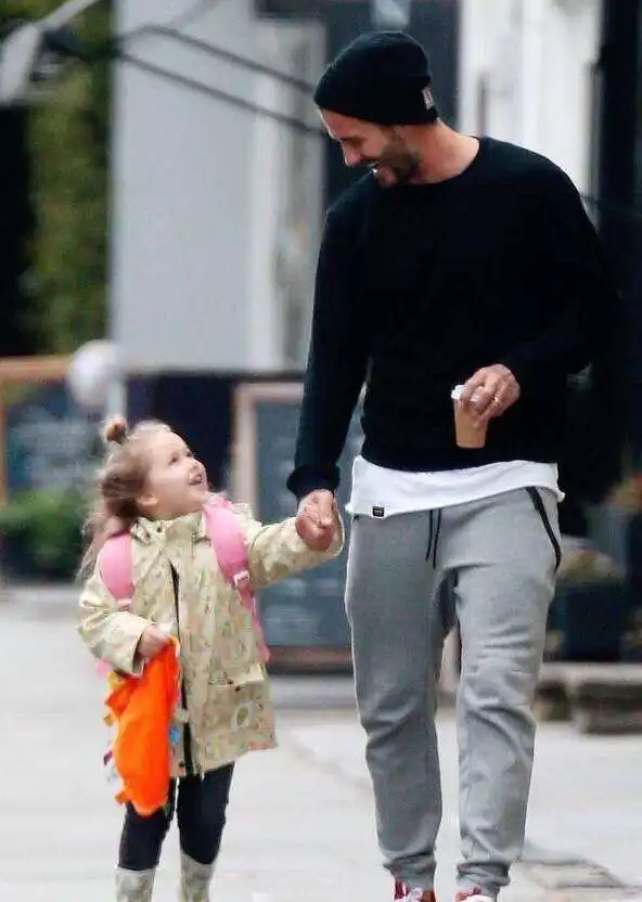 小贝为女儿纹身,周杰伦给女儿写歌,连陈冠希也逃不过这个债主