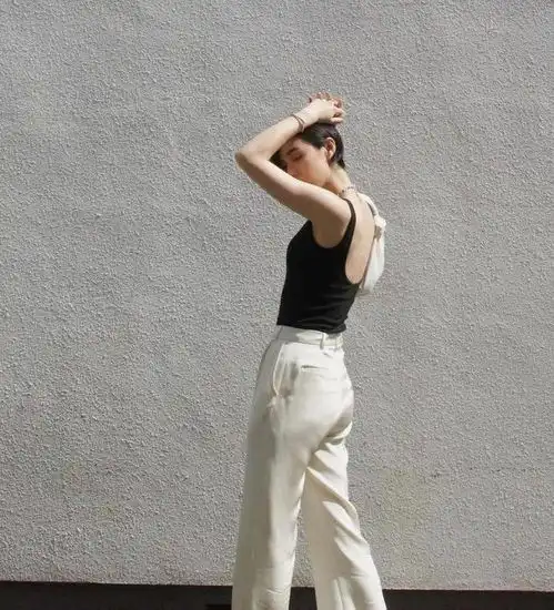 别再只会黑白配白色与卡其色的绝美搭配,让你气质翻倍