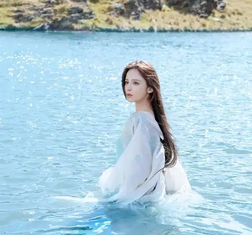 古力娜扎也太适合古装了看她的貂蝉造型,惊鸿一瞥乱我心曲