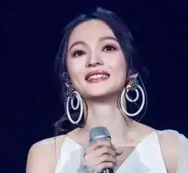 女星戴夸张耳环,张韶涵的像饺子,李沁个性,真心佩服迪丽热巴