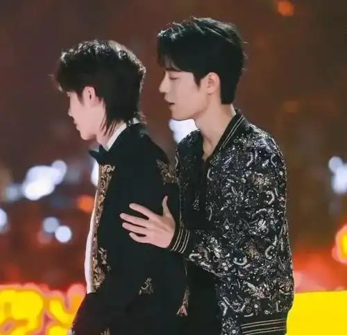 肖战王一博出席同一晚会肖战和王一博共同参加的晚会