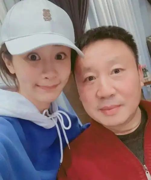 可爱小女孩头像大眼睛老