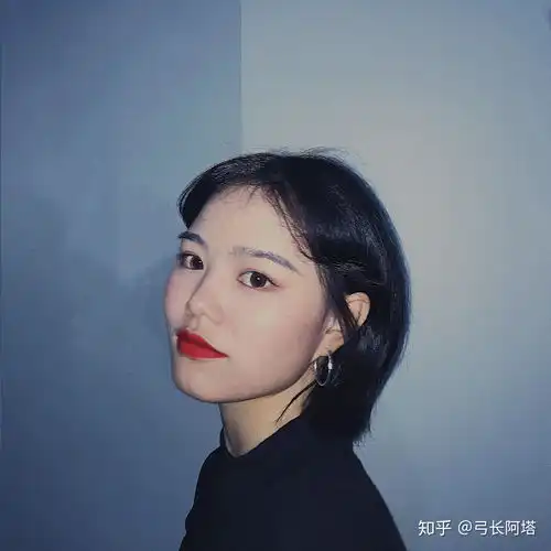 脸圆鼻子塌的女生适合剪短发吗