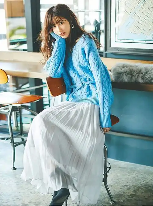 轻盈典雅的毛衣,轻盈成熟的女人格外中意简洁而不失质感纯色裙装衬衫裙子长裙网易订阅