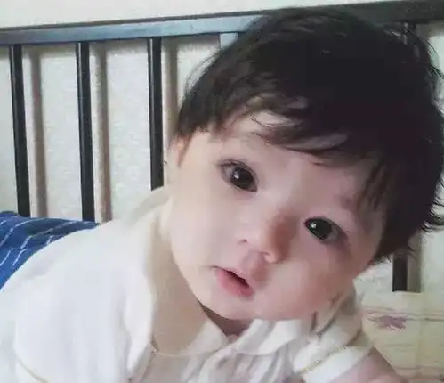 中国夫妻生下混血宝宝,3次亲子鉴定后,宝妈无奈说出真相
