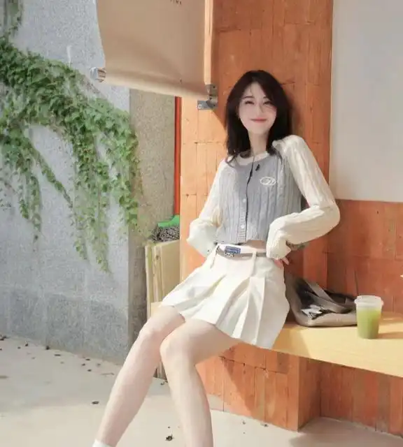 今秋流行的半身裙穿搭方法,优雅又气质,连背影都迷人