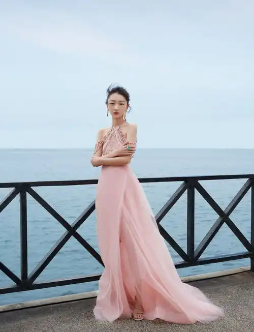 美女明星周冬雨的图集