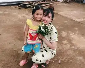 丑女孩从小被嘲笑,整容变美女嫁富二代,生完孩子离婚后又有新欢