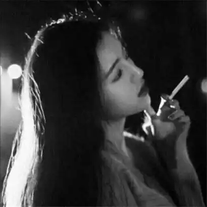 QQ女生头像图片抽烟