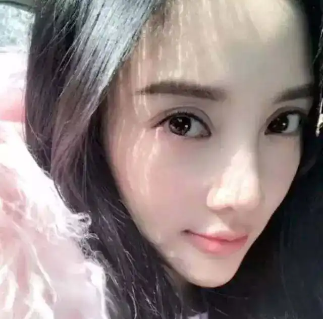 从天浴到守护丽人十年李小璐的花样人生