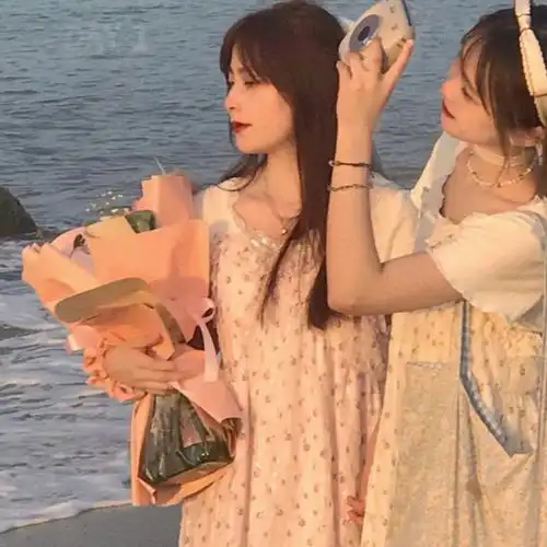 闺蜜头像希望我的闺蜜年年岁岁不挂科,朝朝暮暮有帅哥