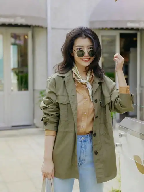 无论你是何种身材的女生,有一条穿搭法则都一定不会出错,那就是宽窄结合