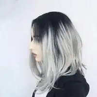 手绘女生头像卡通黑白霸