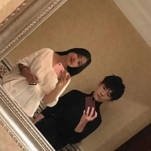 易烊千玺女粉丝们为了避免回家被催婚,p成一块,称是自己男朋友