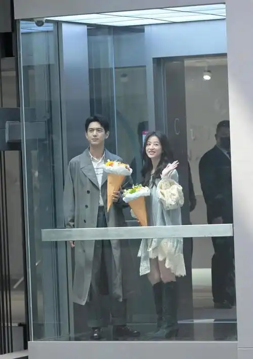 李现周雨彤新浪扫楼,宣传春色寄情人,剧情精彩,扣人心弦暴雪时分网易订阅