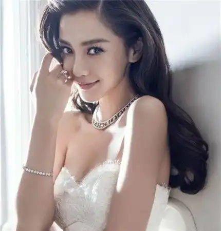 明星的钻戒,一个比一个大,拥有最大的却单身,最富有的却最小