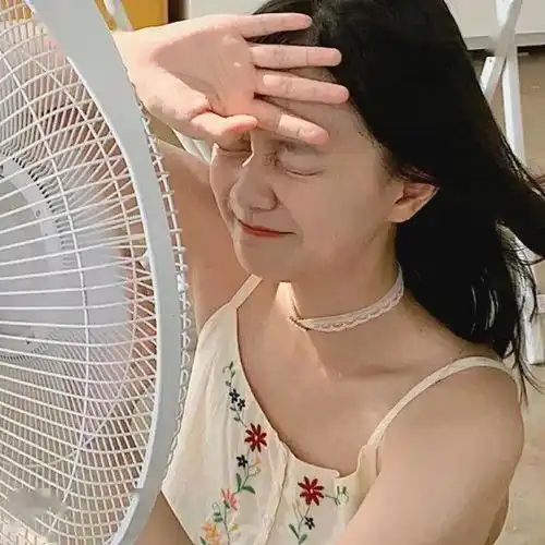 臭宝该换微信头像啦