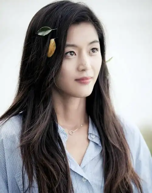 参观全智贤在韩国的豪宅,圈一大块地当院子,打造大型绿植胜地